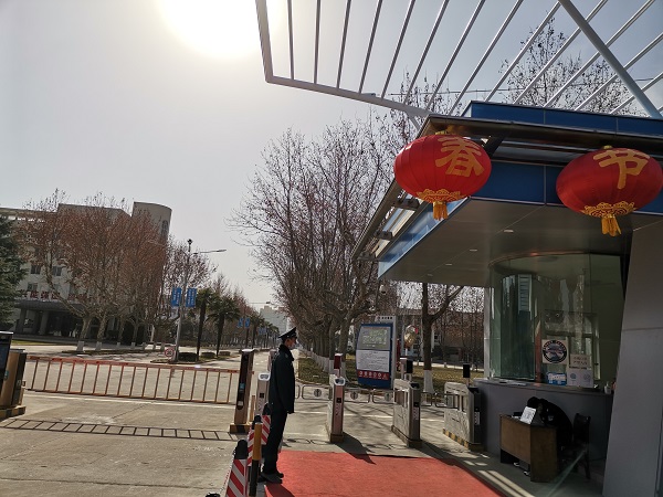 1643794585953314.jpeg 廠區(qū)門口的燈籠“春.jpg