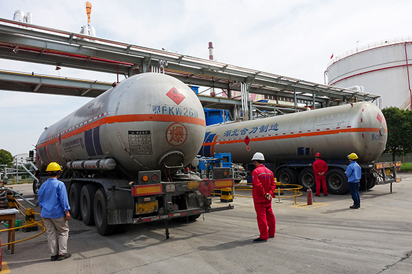 2023年5月運(yùn)銷(xiāo)市場(chǎng)部對(duì)對(duì)外來(lái)車(chē)輛外觀(guān)規(guī)范裝車(chē)進(jìn)行檢查檢查   600.jpg