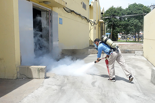 2023年6月8日運(yùn)銷市場(chǎng)部進(jìn)行硫磺庫(kù)著火事故應(yīng)急演練1   600.jpg