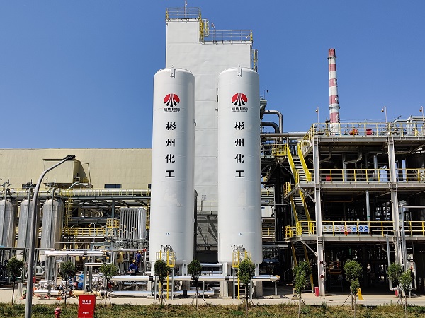 制氣車間，7月建成投用的707低溫能源綜合利用項(xiàng)目主設(shè)備液氮儲(chǔ)罐現(xiàn)場(chǎng)圖。 (1).jpg