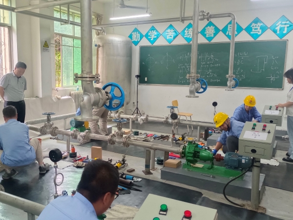 1691020148277448.jpeg 鉗工實(shí)操如火如荼進(jìn)行當(dāng)中.jpg