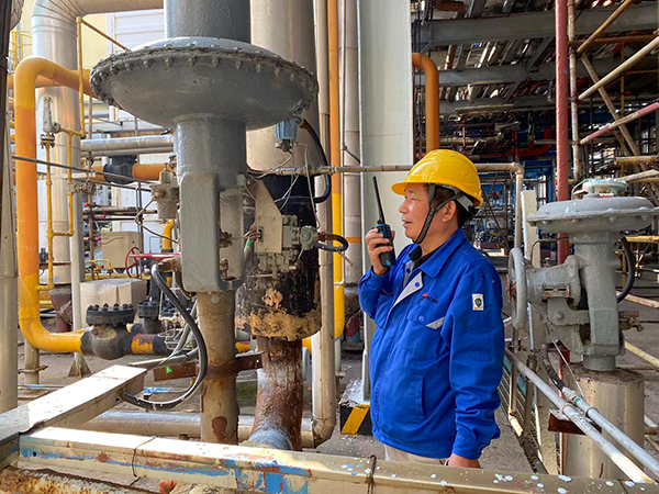 1698219395551952.jpeg 氣化合成工段一二期檢修現(xiàn)場(chǎng)和中控室聯(lián)校調(diào)節(jié)閥 寧生修.jpg