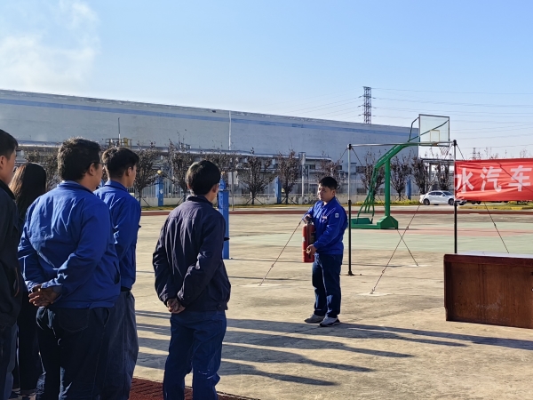 4、開展應(yīng)急消防應(yīng)急演練01.jpg