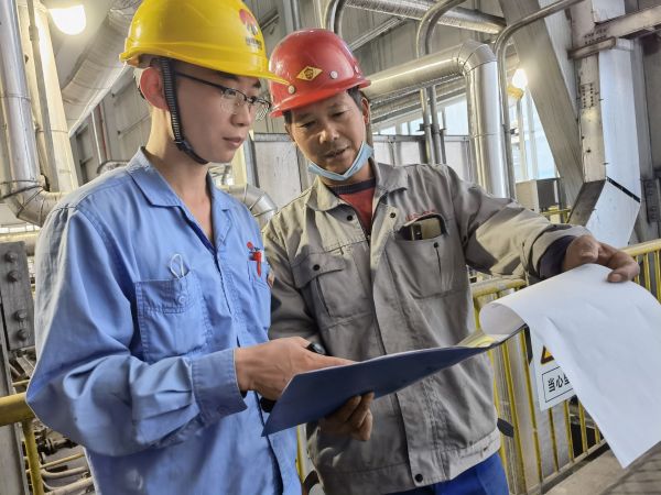 1699662043843196.jpeg 技術(shù)人員與驗收部門收尾把關(guān).jpg