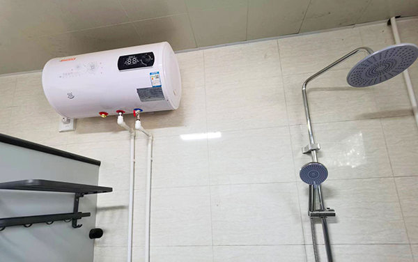 運(yùn)銷市場部2023年10月191罐區(qū)新裝的淋浴間    600.jpg