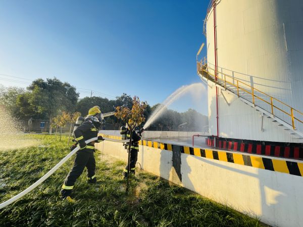 1700548316249743.jpeg 11月17日下午16時30分消防戰(zhàn)斗員滅火演練.jpg