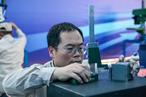 1705624354559063.jpeg 郭峰峰技比武大賽認(rèn)真劃線.jpg