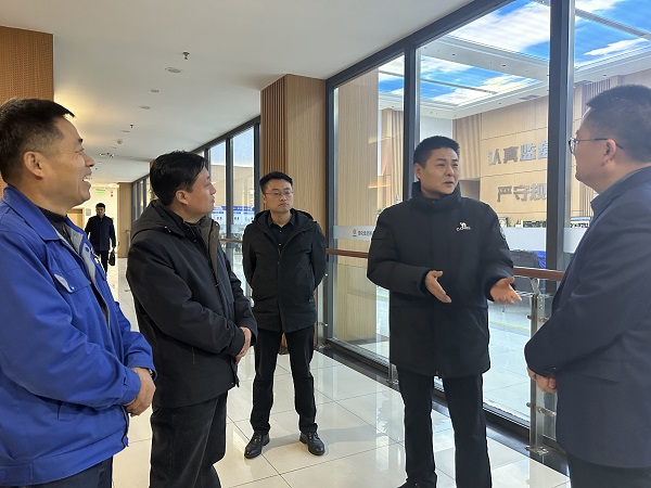 1月31日，咸陽(yáng)市工信局副局長(zhǎng)趙英立來彬州公司調(diào)研檢查1.jpg