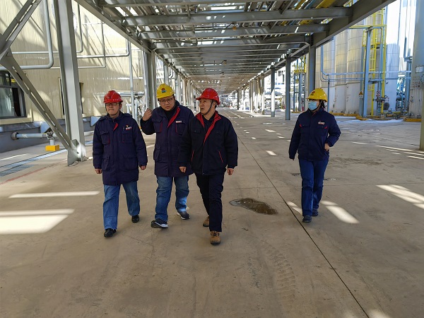 2月11日，大年初二，制氣車間帶班主任昝智峰，帶領車間值班管理人員現場安全巡查照片.jpg