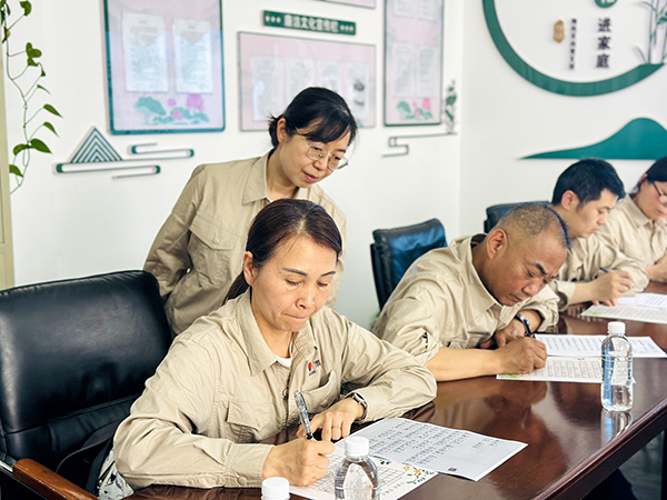 4月18日下午，物料車間黨支部組織運(yùn)行崗位職工開展“書廉韻 倡廉潔”仿宋字書廉比賽。 (2).JPG