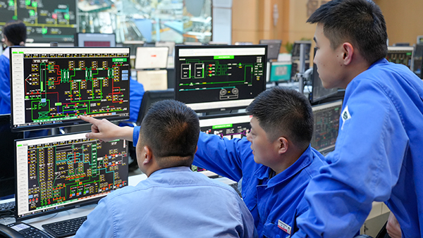 1714872220511836.jpeg 2024年5月4日 按原計劃進行點爐升溫工作.jpg