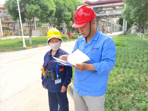 安全生產(chǎn)月期間李風明副部長現(xiàn)場安全隱患排查。.png