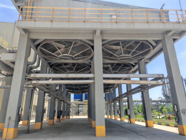 圖1 6月24日，清洗后空冷島實況。肖歡  攝.jpg