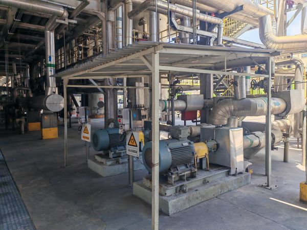 圖2 6月20日，搭建機泵遮陽棚實況。肖歡 攝.jpg