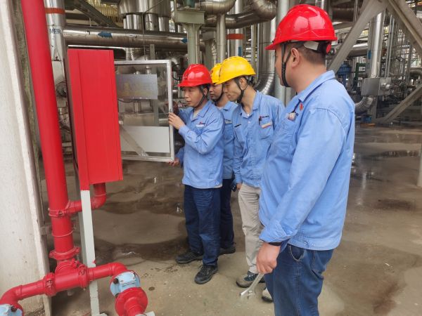 1721183378324526.jpeg 圖3:車間聯(lián)合安環(huán)部對現(xiàn)場消防器材、安全隱患進(jìn)行檢查.jpg