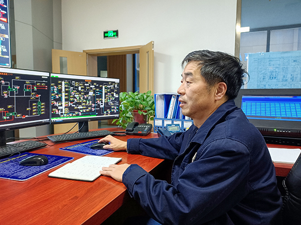 1733445624122172.jpeg 2024年11月伍思盈在彬州生產(chǎn)部從DCS畫(huà)面對(duì)外送蒸汽流量計(jì)進(jìn)行統(tǒng)計(jì).jpg