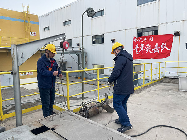 1737431646990564.jpeg 青年突擊隊(duì)隊(duì)旗飄揚(yáng)在一線.jpg