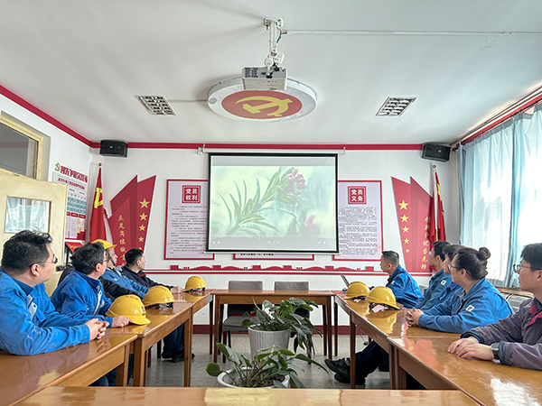 動(dòng)力運(yùn)行二班節(jié)水月活動(dòng)，組織觀看“水說”視頻.jpg