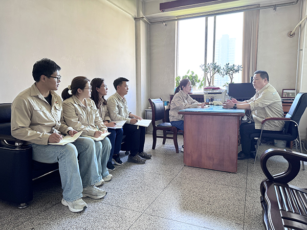 301751242201101163.jpg 人力資源部學(xué)習(xí)中央八項規(guī)定精神.jpg