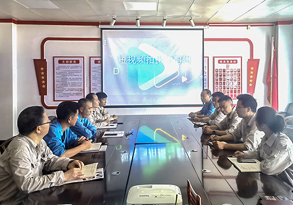 071754575093207016.jpg 2025年8月7日黨委工作部與運銷市場部新聞創(chuàng)作培訓(xùn)xiao1.jpg