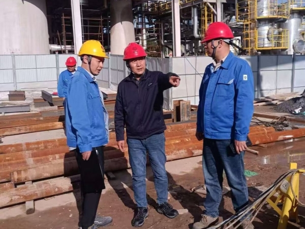 261758844557862407.jpg 彬州公司副總經(jīng)理昝智峰在技改項(xiàng)目現(xiàn)場(chǎng)開(kāi)展節(jié)前綜合檢查.jpg