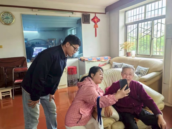 131760313852443836.jpg 10月10日 人力資源部組織開(kāi)展線(xiàn)下年檢專(zhuān)項(xiàng)服務(wù).jpg