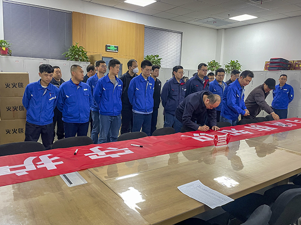 161763277508710006.jpg 舉行消防安全日啟動(dòng)意識(shí)簽名 600.jpg